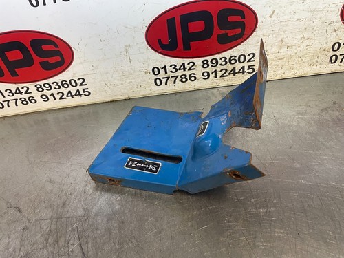 Lower lever slot panel - r/h,