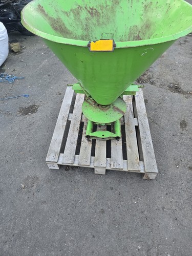 Compact tractor fertilizer - compact,