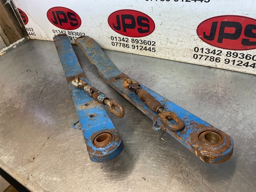 Pair cat cranked lower - of,